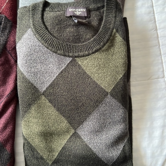 Men’s Sweater Bundle - Picture 2 of 6